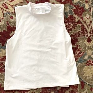 1 extra small athletic shirt💕great condition!